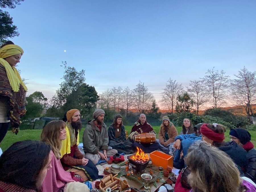 Havan &amp; Kirtan @anahatayogaretreatnz 

Join us every Saturday at 4pm to participate in this powerful ritual.

&quot;Since 1986, the chanting of the Mahamrityunjaya mantra has become an integral sadhana of the Bihar Yoga tradition, and is practise