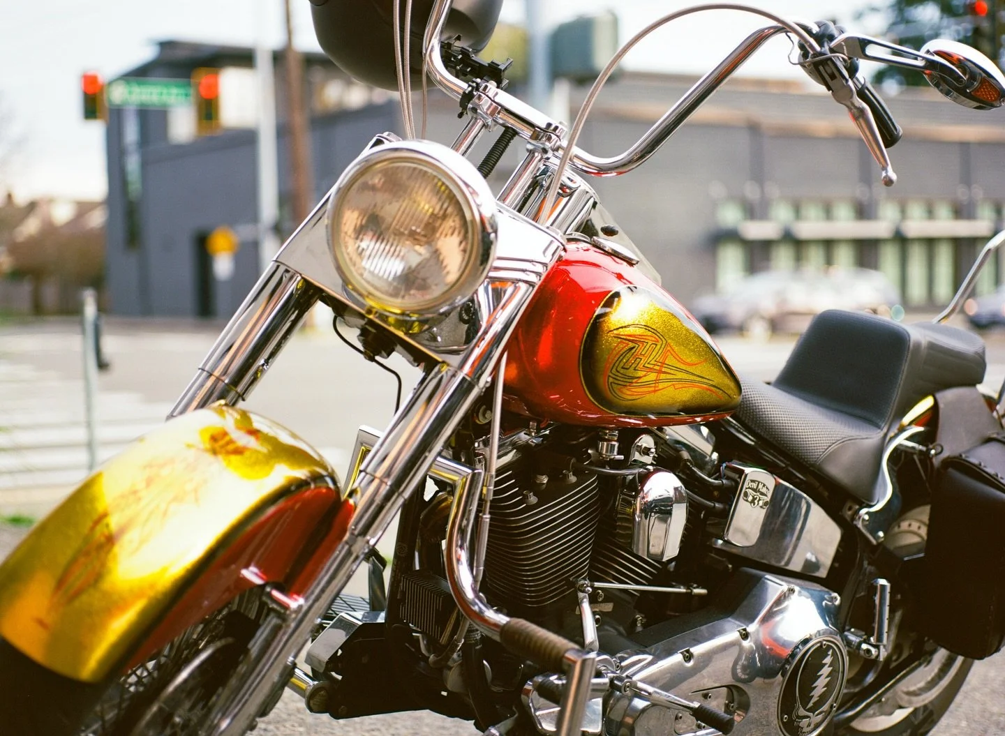 98 #fatboy with some pretty paint. 
Always good to chat w @nicbshelton - thanks for letting me take &lsquo;er pitcher. 

@topdeadcenter_seattle 

#mamiya #motorcyclesofinstagram #filmphotography #kodakportra160