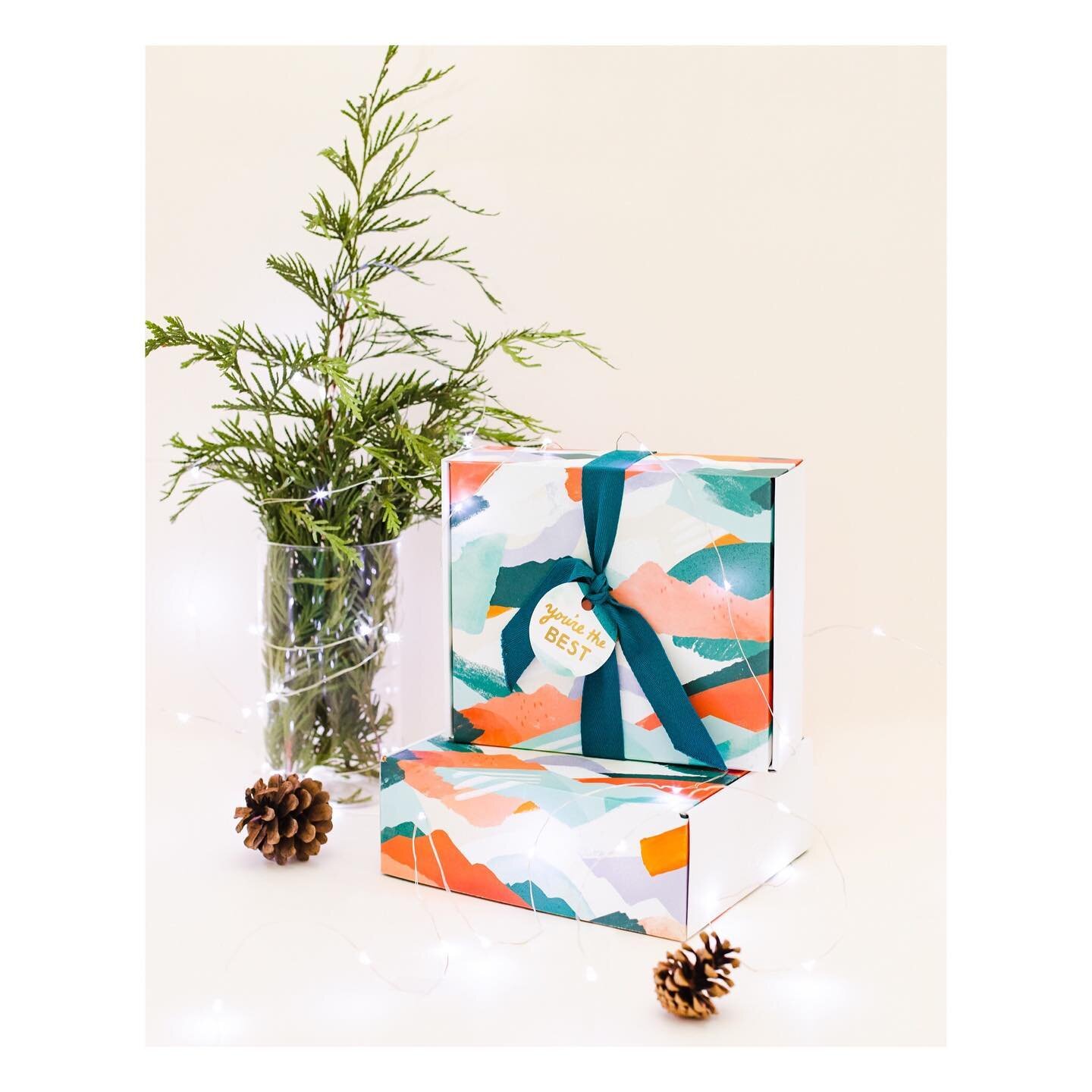 A special pattern for @rockymountainsoapco this festive season with a set of choose-your-own gift tags hand painted by us! These boxes need no wrapping paper and are meant to be reused any time of year for anyone!🌲 Photos taken by @camillenathania