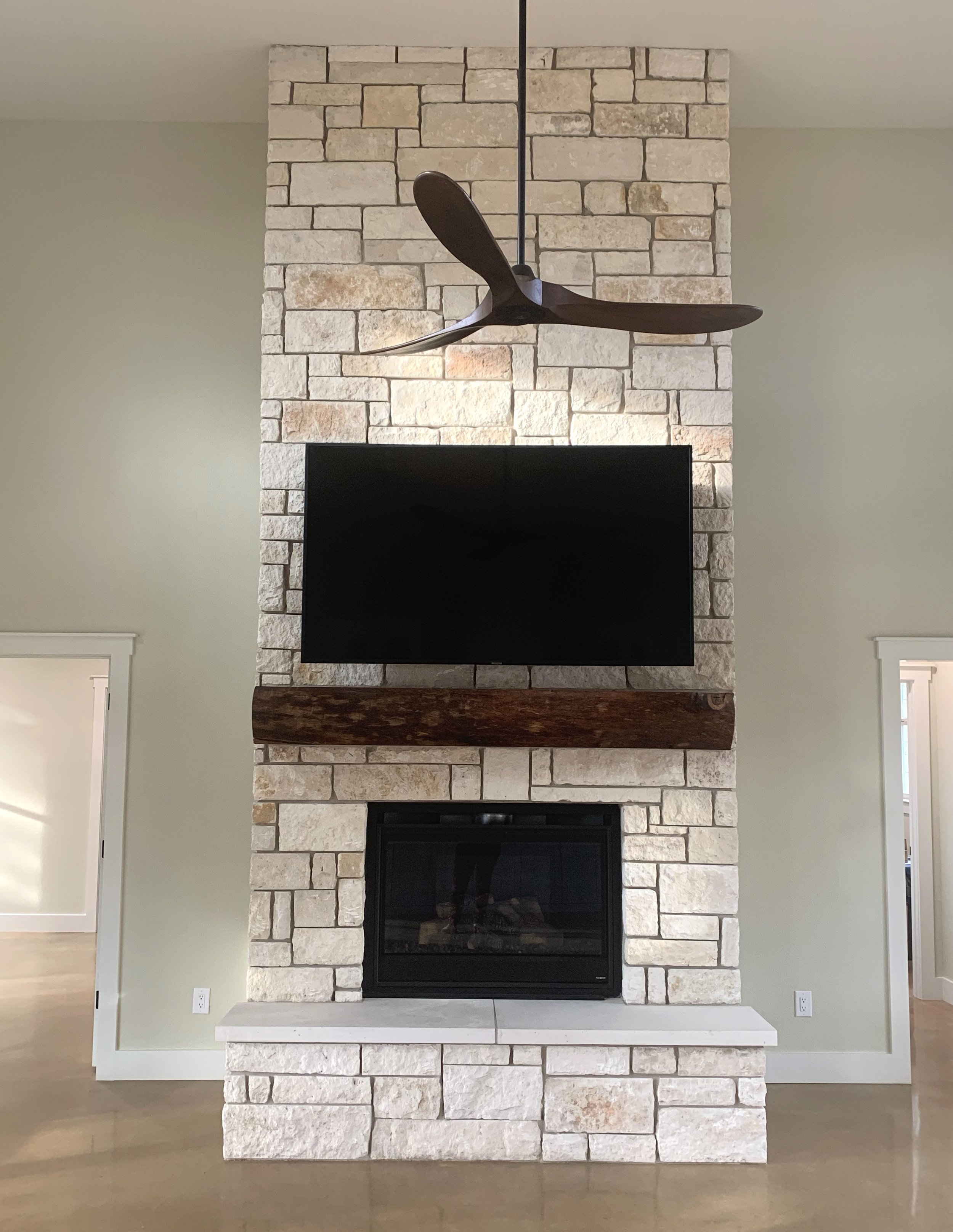 fireplace 2.jpg