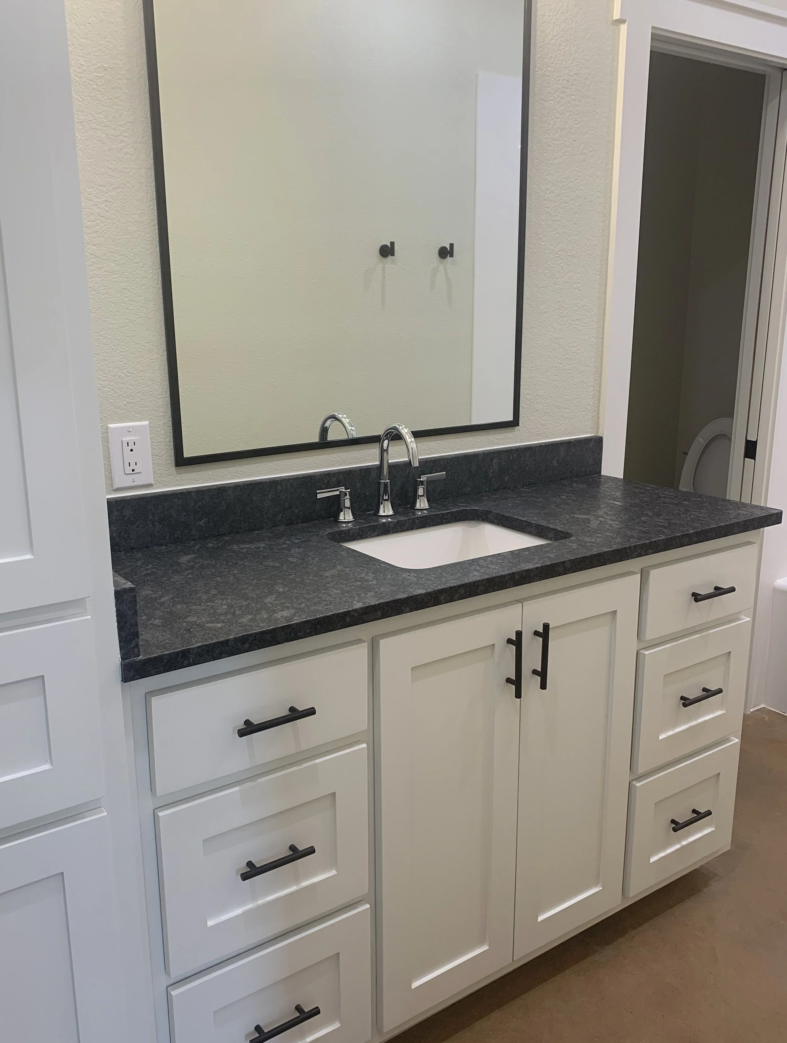 guest bathroom 2.jpg