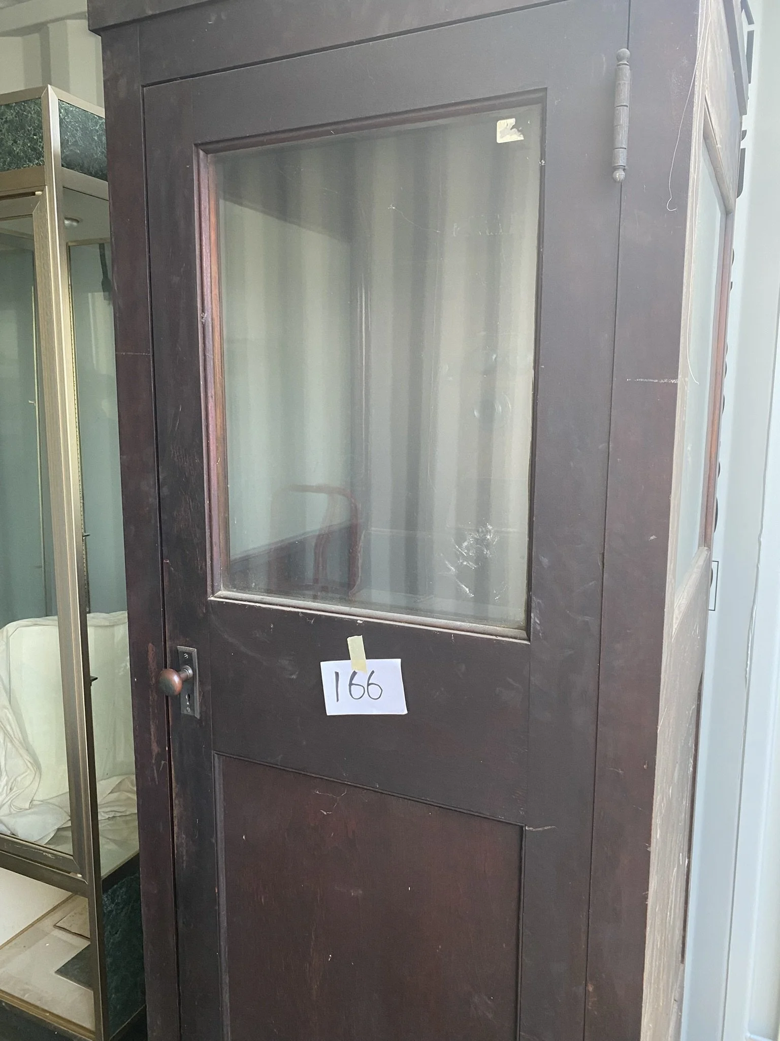 Online Auction – Antique Furniture, Vintage Telephone Pieces, Home Décor &amp; Household Items