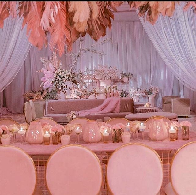 The tablescape of my DREAMS!! 💖😍💖😍💖😍 Stunning work by @gideonhermosa 
#pink #pinkdream #perfection #design #designinspiration #weddingdesign #love #pretty #tablescapes #weddingplanner #torontoweddingplanner #gtaweddingplanner