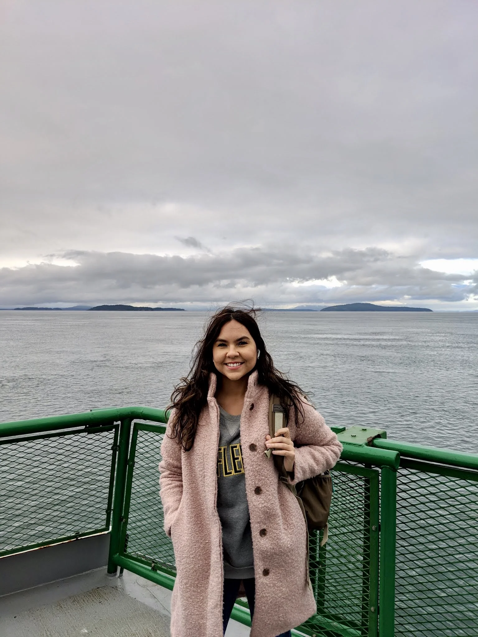 Off to Victoria, B.C. ! We took the ferry from Anacortes-Sidney B.C @8:00am ($76.80 US dollars) ¡Nos fuimos a Victoria, B.C.! Cogimos el ferry desde Anacortes-Sidney B.C a las 8: 00 am ($ 76.80 USD)