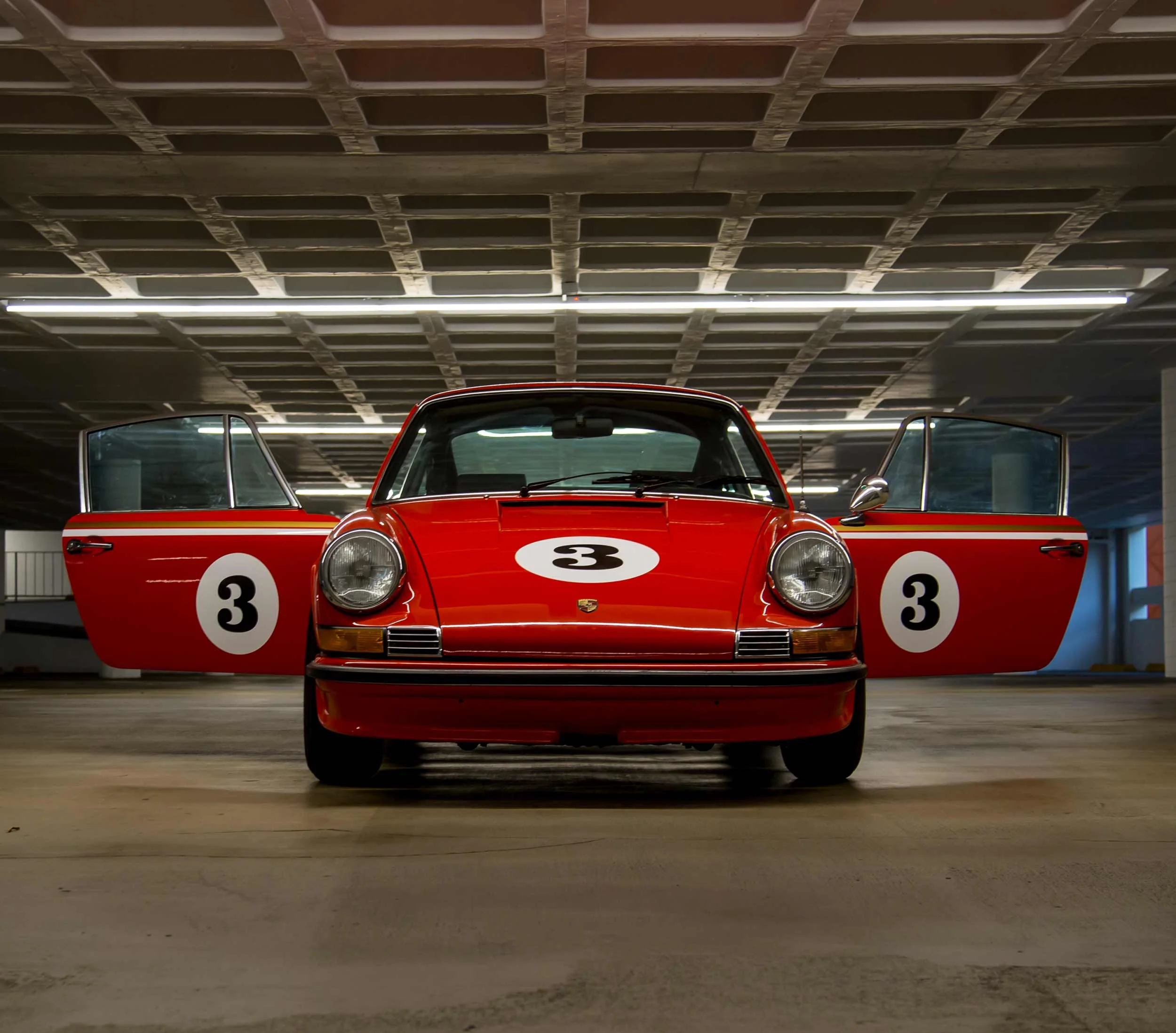 Makellos-Classics-1970-911T-Exclusive-Build-Custom-Porsche-Orange-Three-Ball-Doors-Open-Banner.jpg
