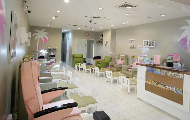 California Nails & Day Spa