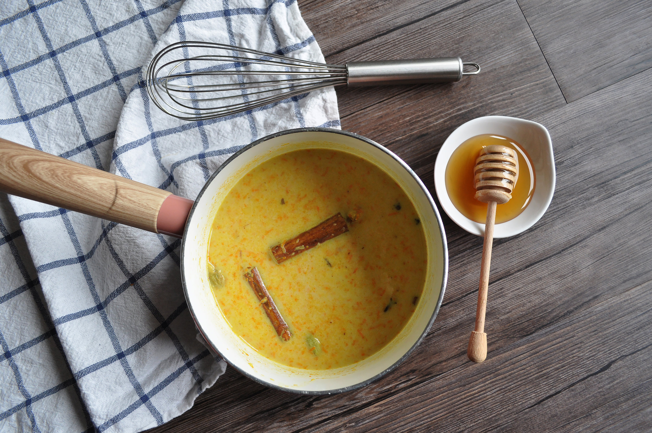 golden-milk-latte-honey-whisk