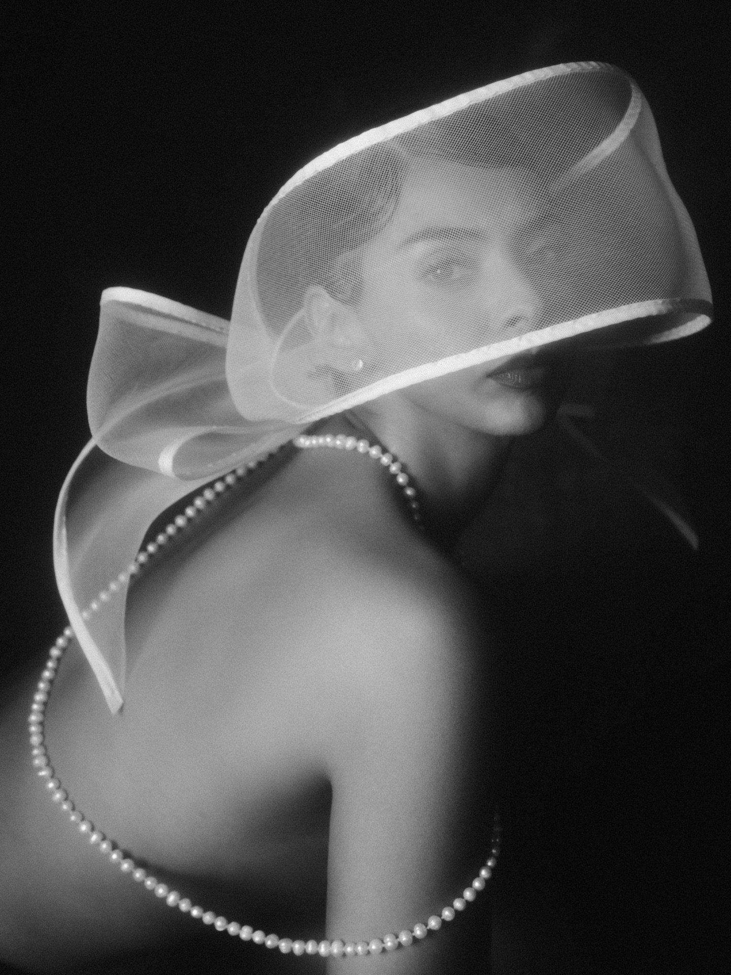 En estos d&iacute;as con Frida hablamos de tragedias, de romance y de todo lo que nos sostiene cuando la vida se desordena.
Para m&iacute;, ella siempre ha sido eso: una mujer con car&aacute;cter, fuerza y esa claridad que te sacude sin pedir permiso