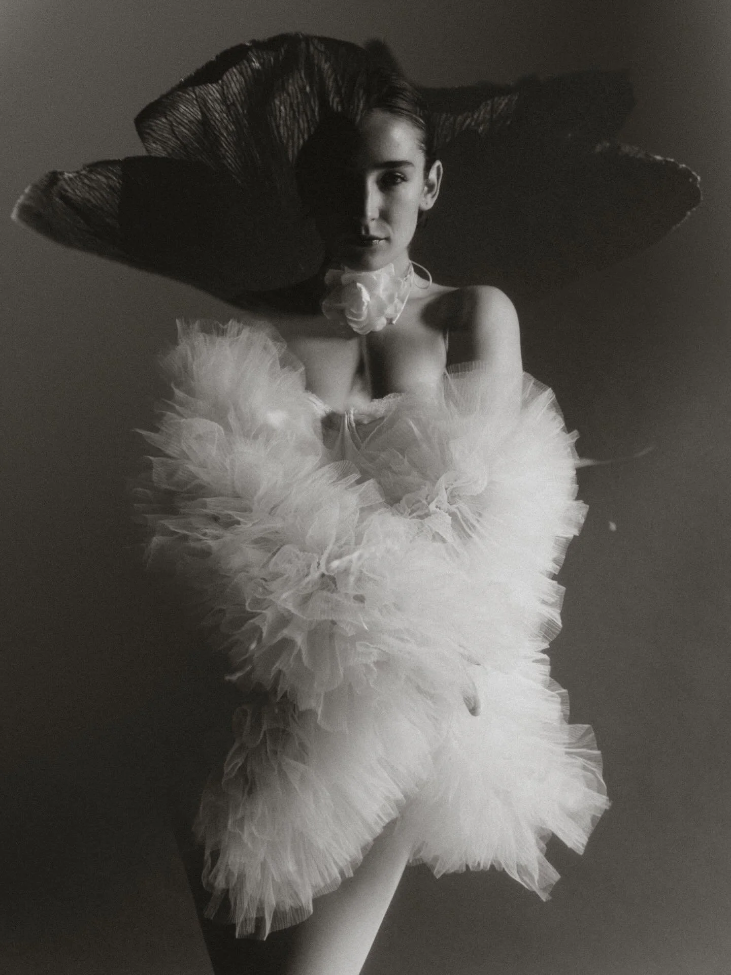 Esta ma&ntilde;ana me puse a crear dobles exposiciones. Recuerdo cuando aprend&iacute; este ejercicio en la escuela. No sale a la primera y pruebas con diferentes fotos que puedan acoplarse. Las flores ya son mi constante y aqu&iacute; quise combinar