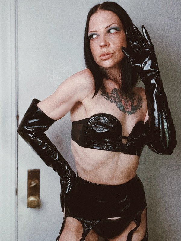 Chicago Dominatrix and Femdom discipline, Mistress Maddie Royce