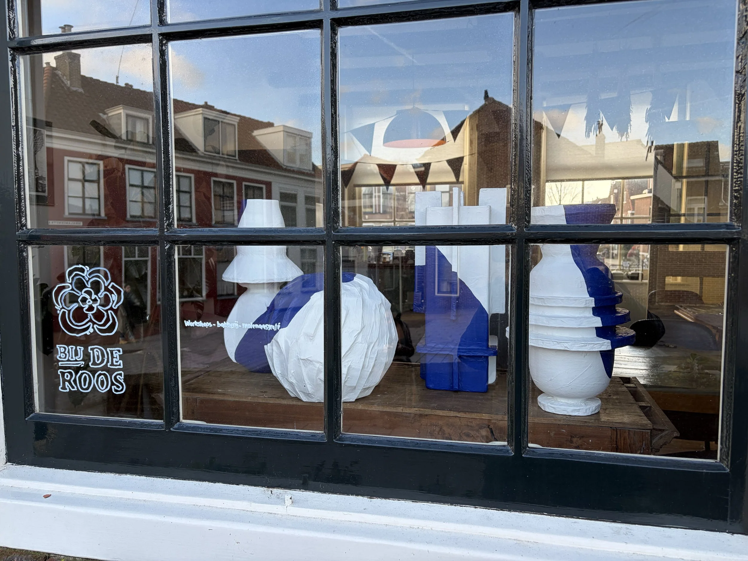 Vazen bij Molen De Roos in Delft