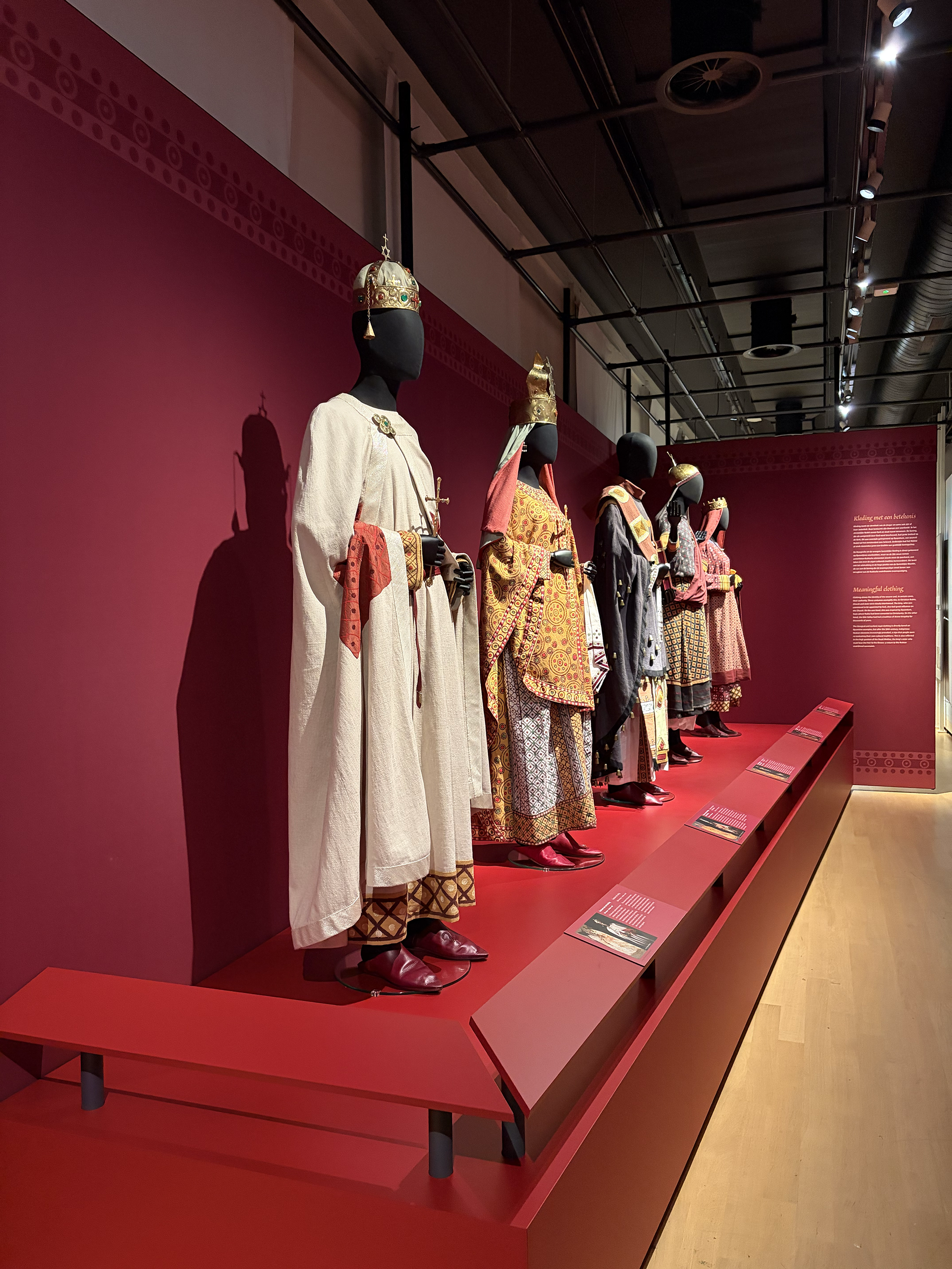 expositie 'In pracht gehuld'