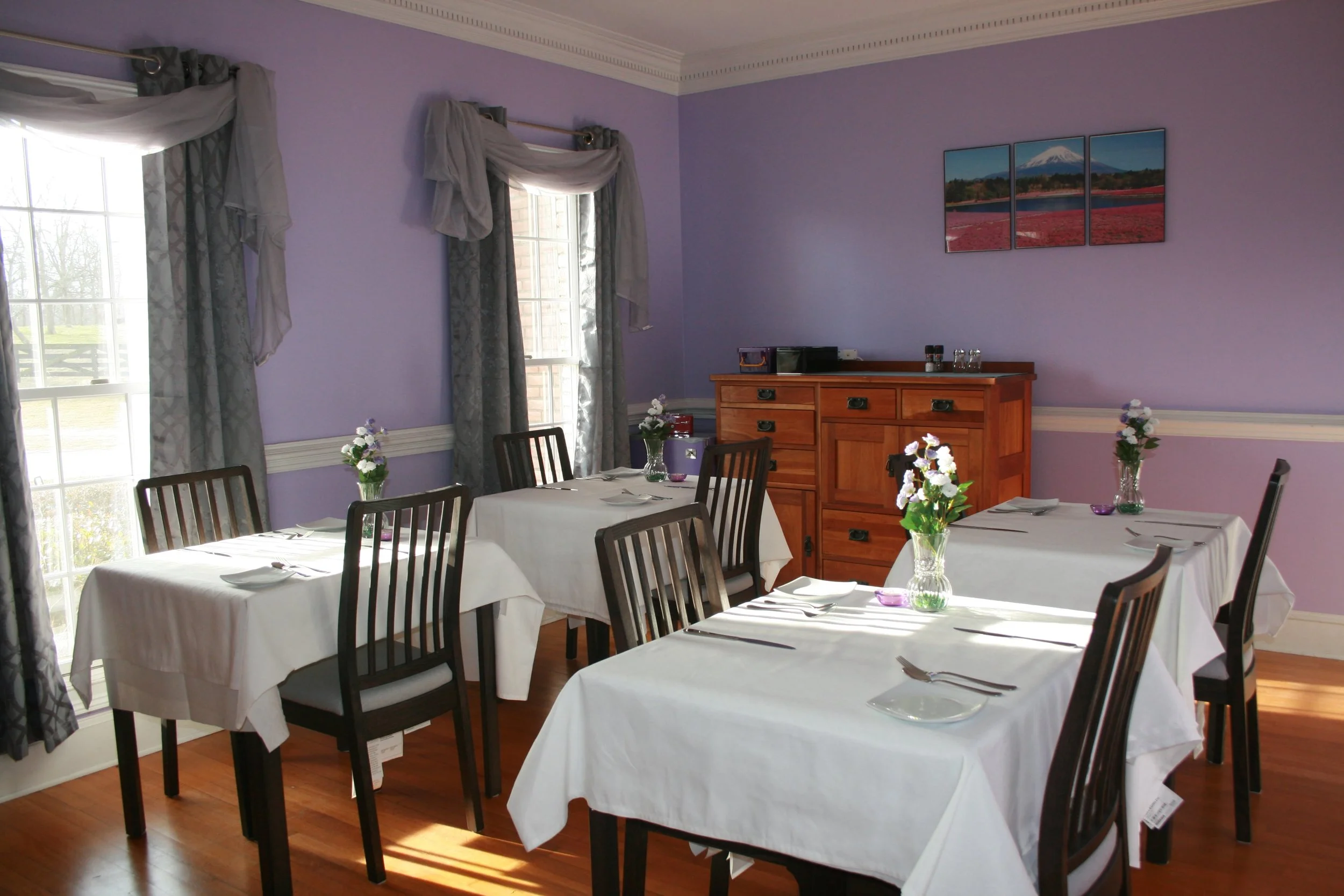 dining room-min.jpg