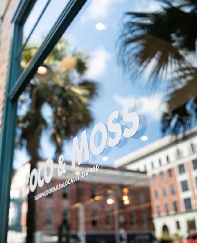 📍On the corner of Barnard &amp; West Congress ⁠
⁠
.⁠
.⁠
.⁠
.⁠
.⁠ #visitsavannah #georgia #savannahga #eatlocal #eatfresh #downtownsavannah #sav  #cocktails #drinks #cheers #cocktail #mixology #craftcocktails #happyhour #sushi #friends #sushibar #sus