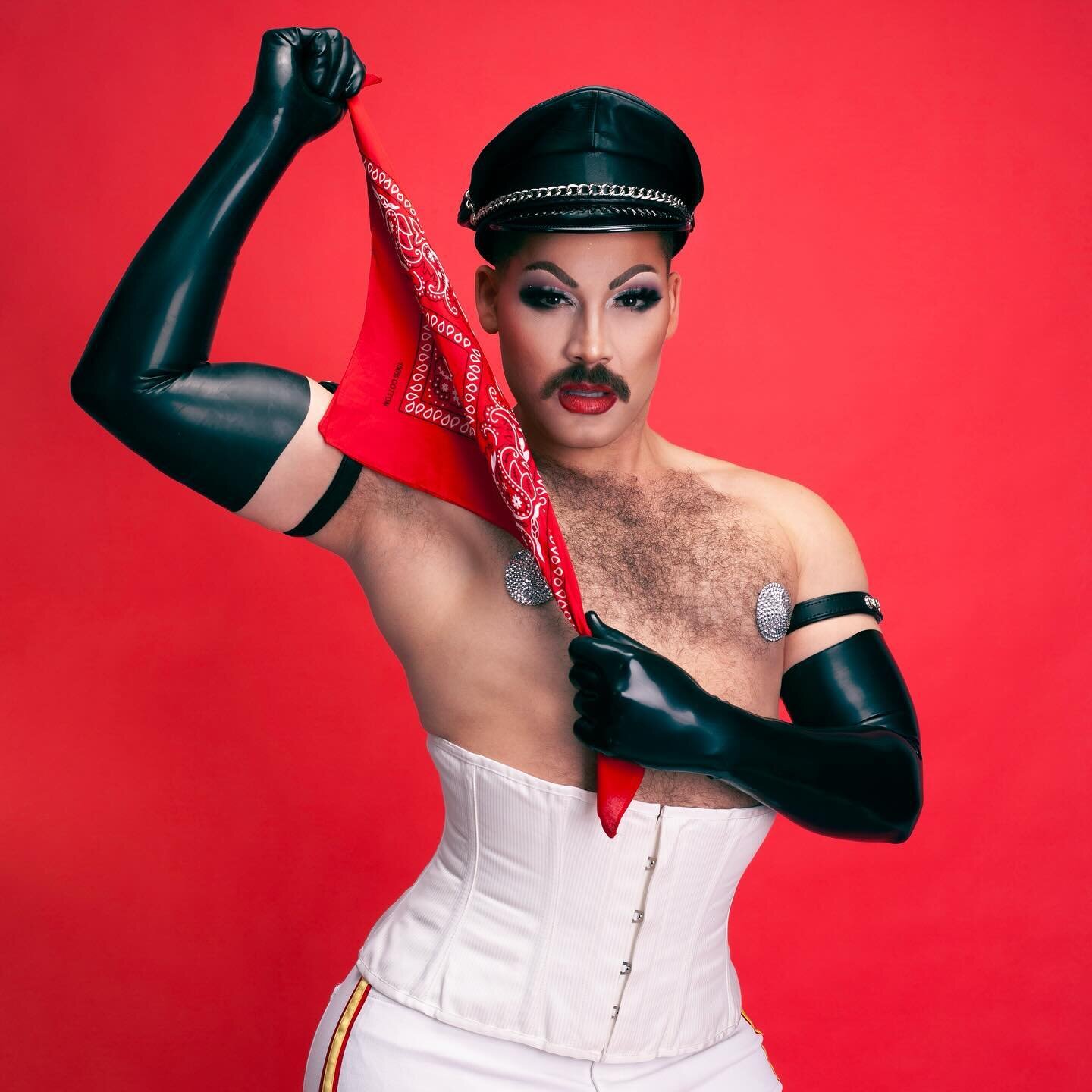 My Christmas show is gonna rock your socks off and maybe even turn you on! #thatfreddiequeen @thatfreddiequeen this Friday the 15th @centrestagebrighton 10pm - 11pm. See you there? 💋🎙️🎅

📸 @gregbaileyphoto 
💄💋 @snowwhitetrash 
👠💃 @daveyjones7