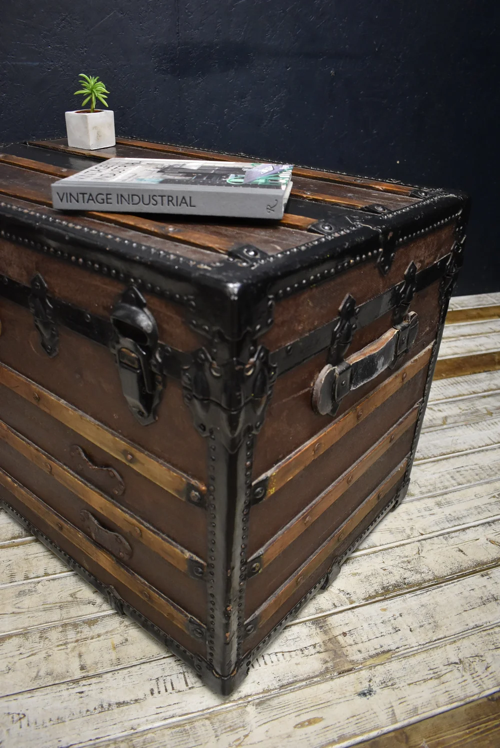 Large Antique Travel Steamer Trunk - Eagle Lock Co. Terryville USA