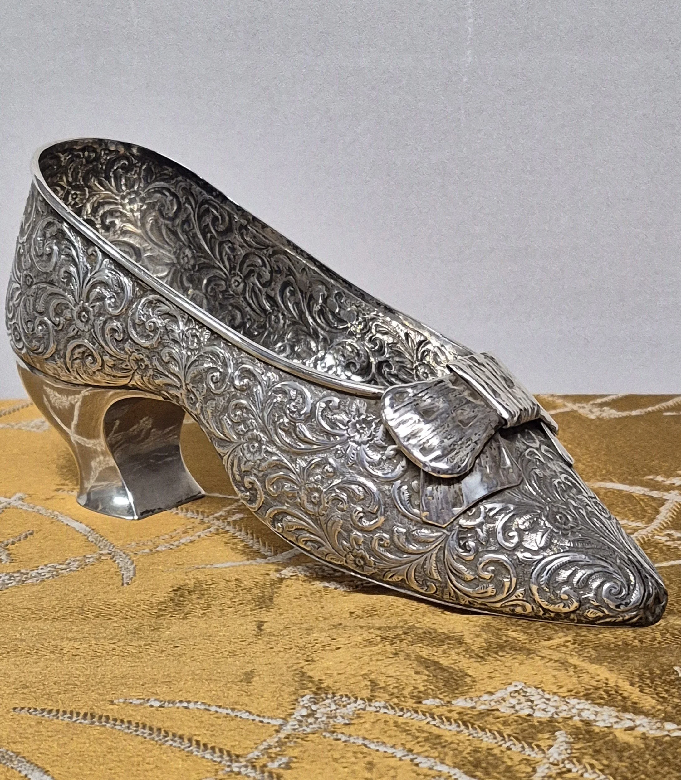 1000020640 silver shoe resized 2.jpg