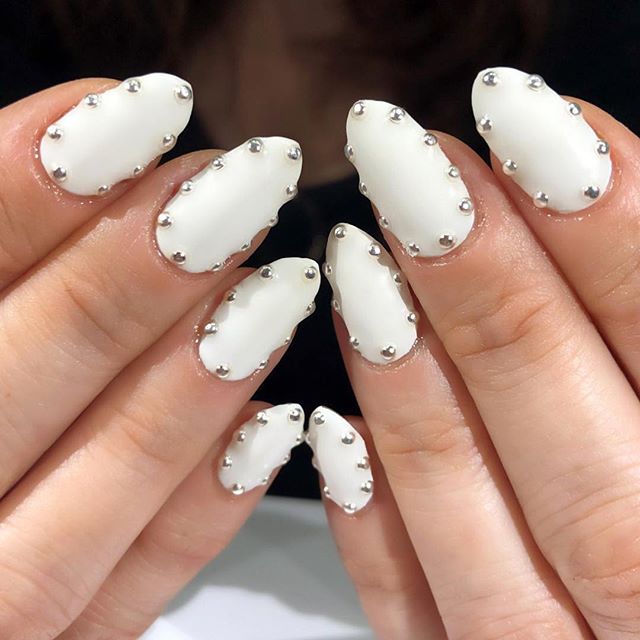 White with studs by @vanityprojects ⚪️ Double tap if you want us to review this studio! ❤️
.
.
.
#thenailconnoisseur #nail #nails #nailart #nailswag #nailstagram #nailsofinstagram #naildesign #nailaddict #nails💅#unique #notd #nailsoftheday #gelnails