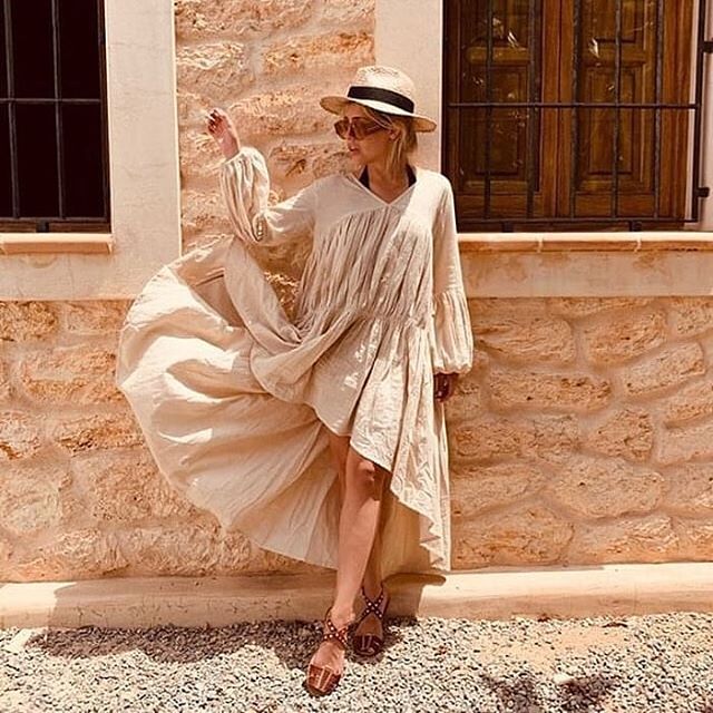 Lightweight and airy dress that will make you feel like you&rsquo;re always on vacation. ✂️ Made from 100% organic cotton 
__
👗 - @aperfectnomad
👸 - &nbsp;@somethinghippie
__
#makefashionbetter
#aperfectnomad