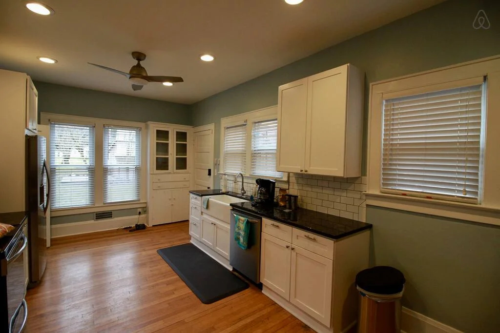 Picture 10 Kitchen 1.jpg
