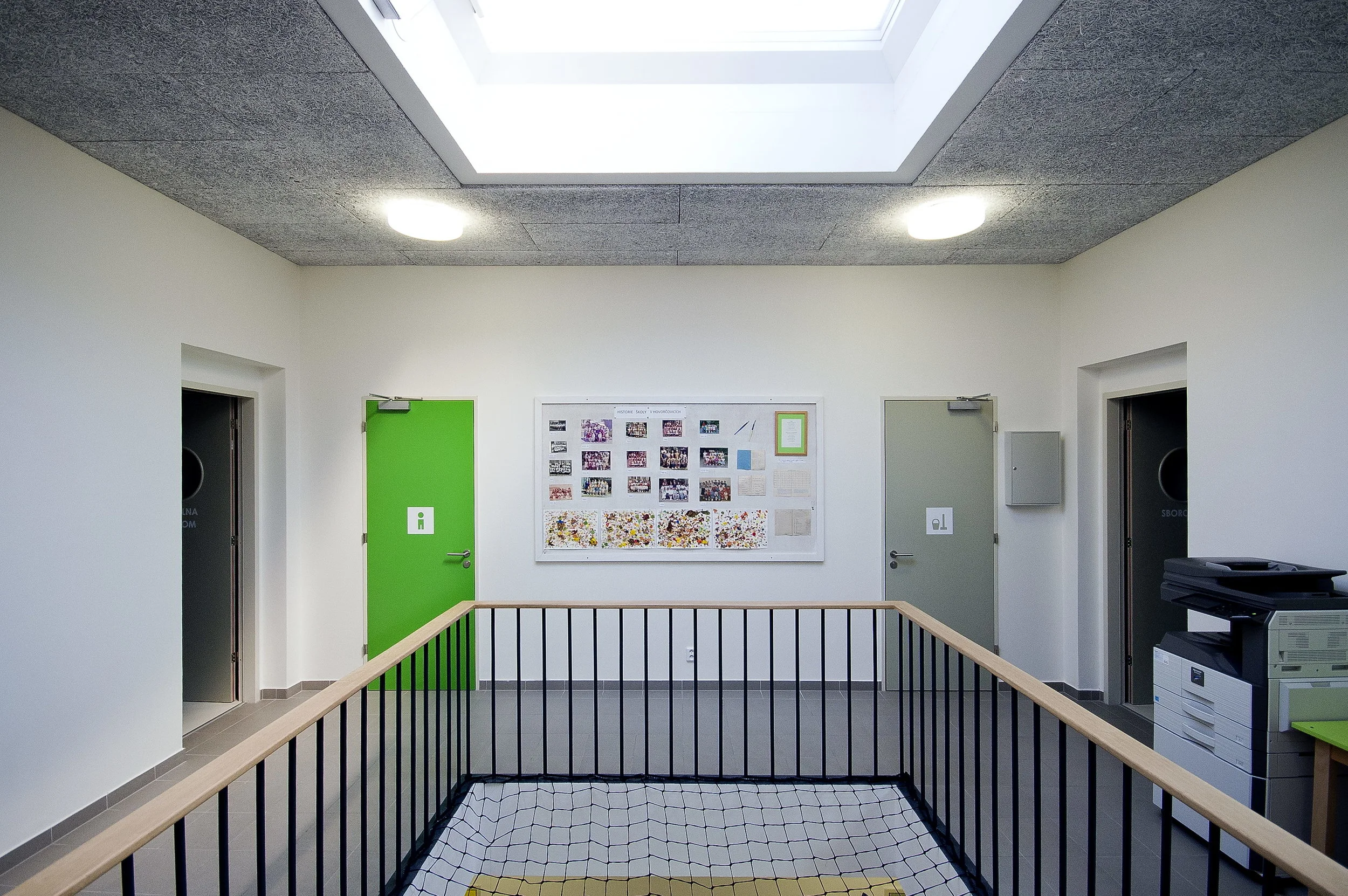 hov_in_atrium 0016.jpg