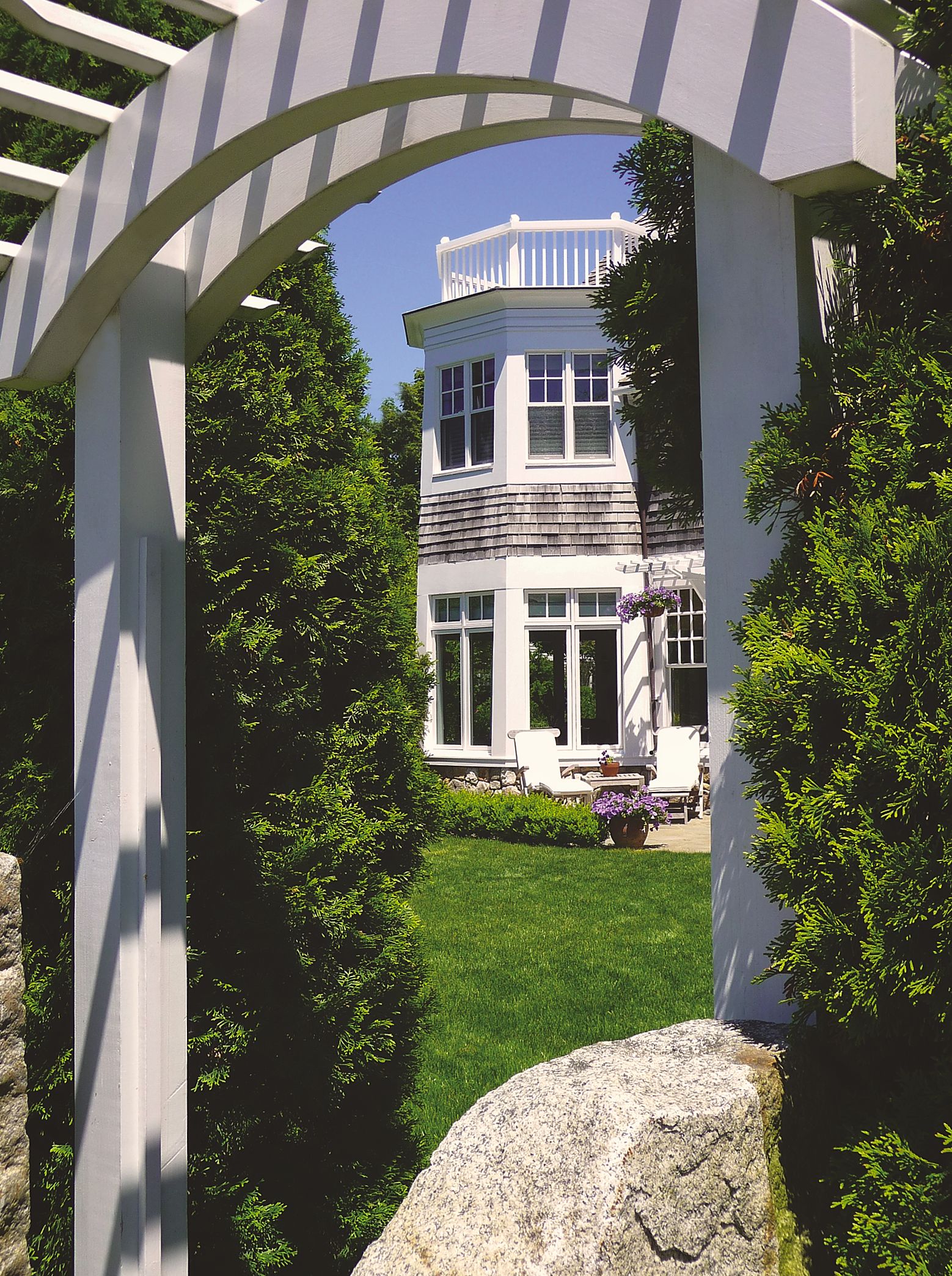 Colonial_Shingle_Style_Arched_Fence_Gate_Stone.jpg
