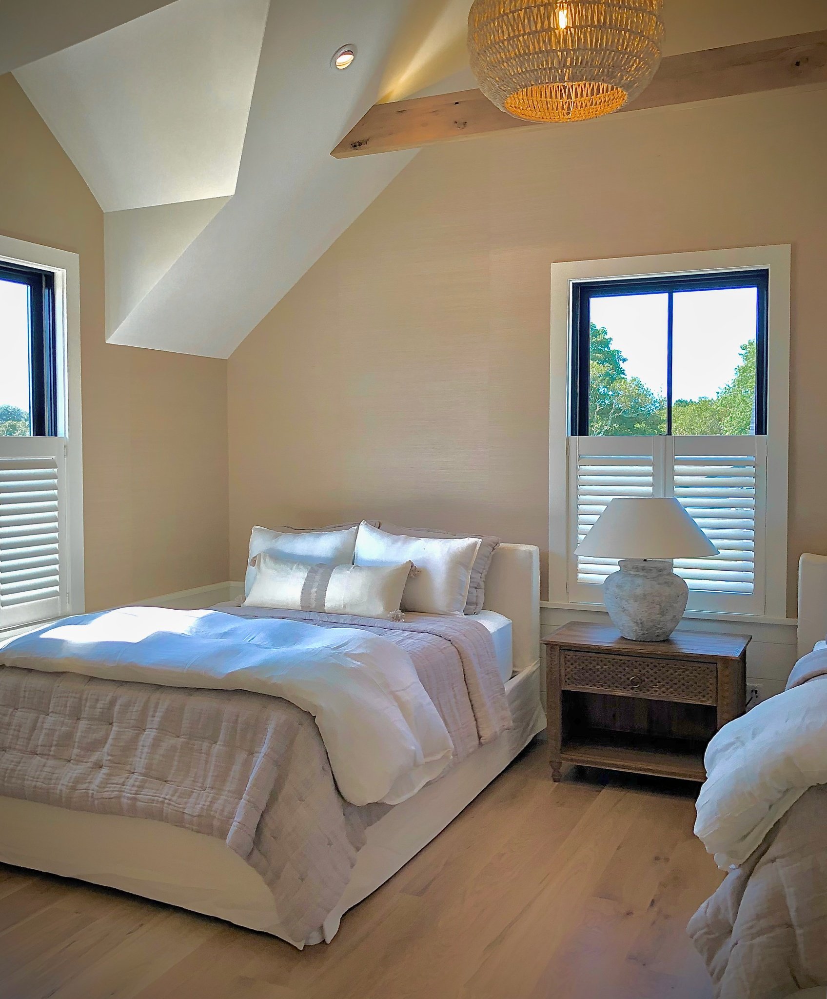 Puwal_lane_coastal_modern_farmhouse_colonial_fusion_bedroom.jpg