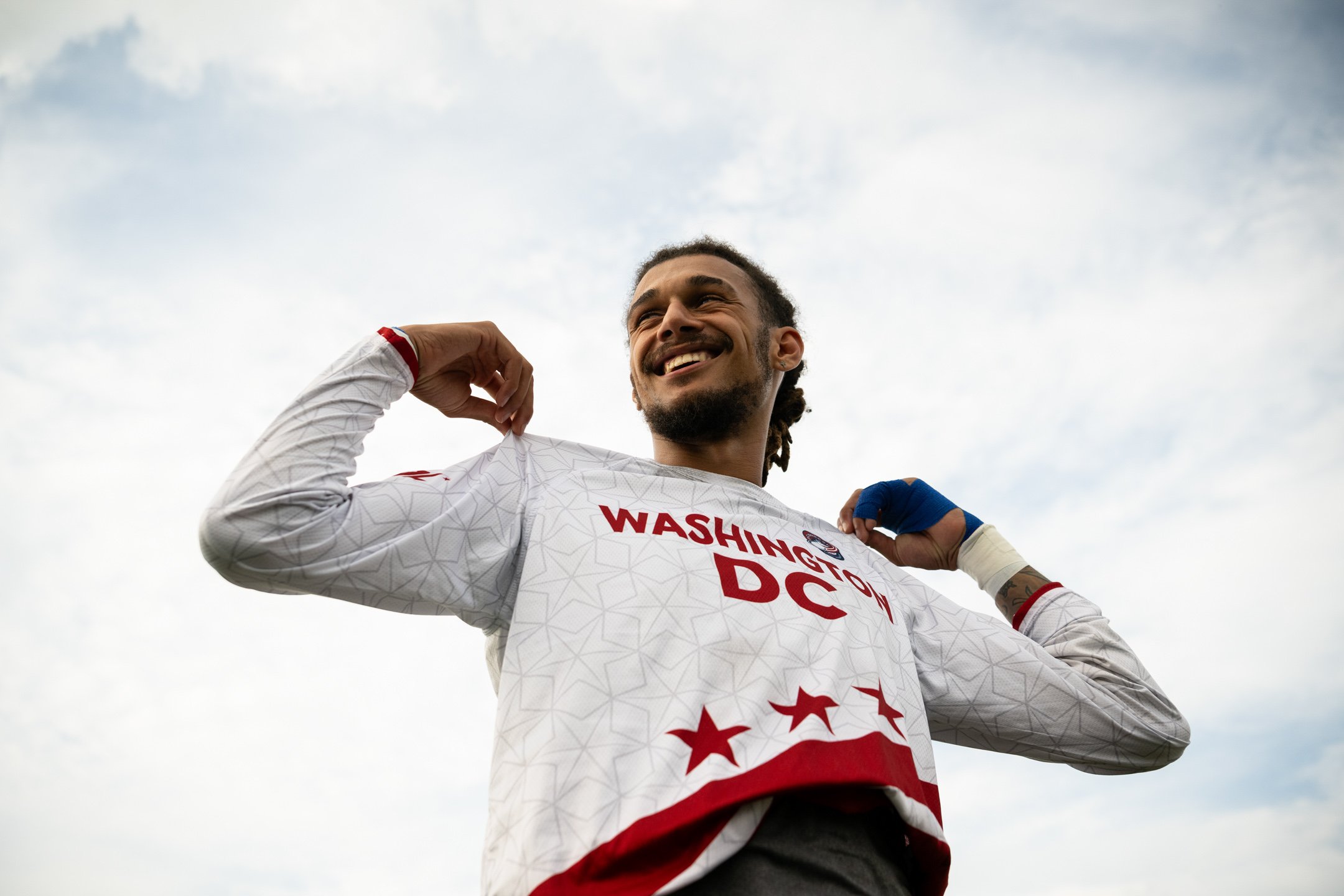  DC Breeze player AJ Merriman puts on his jersey after warmups, before an away game against the Philadelphia Phoenix in the American Ultimate Disc League (AUDL), on July 15, 2023, at the James Ramp Memorial Recreation Center in Philadelphia, PA. (Gra