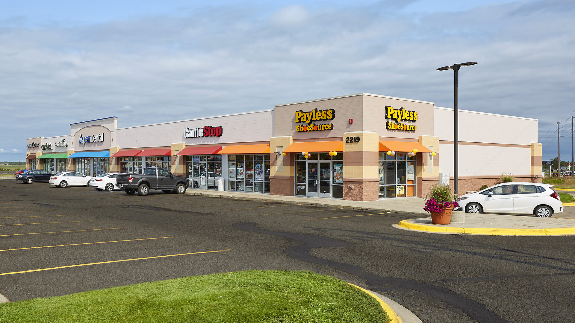 02_Bemidji-Commons-Retail-Strip-Mall-Bemidji-MN-Exterior-facing-freeway.jpg