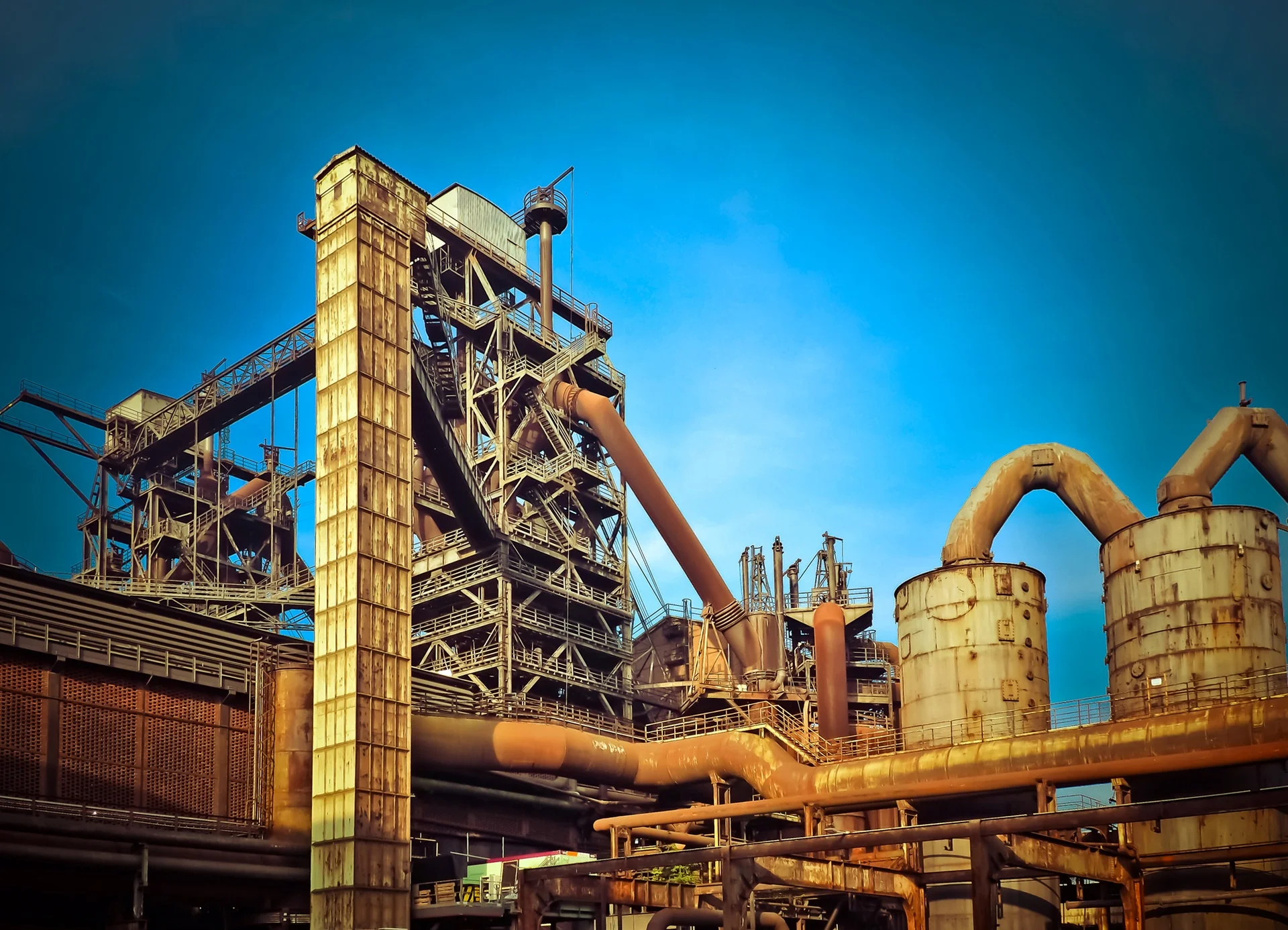 architecture-industry-factory-building-building-169580.jpeg