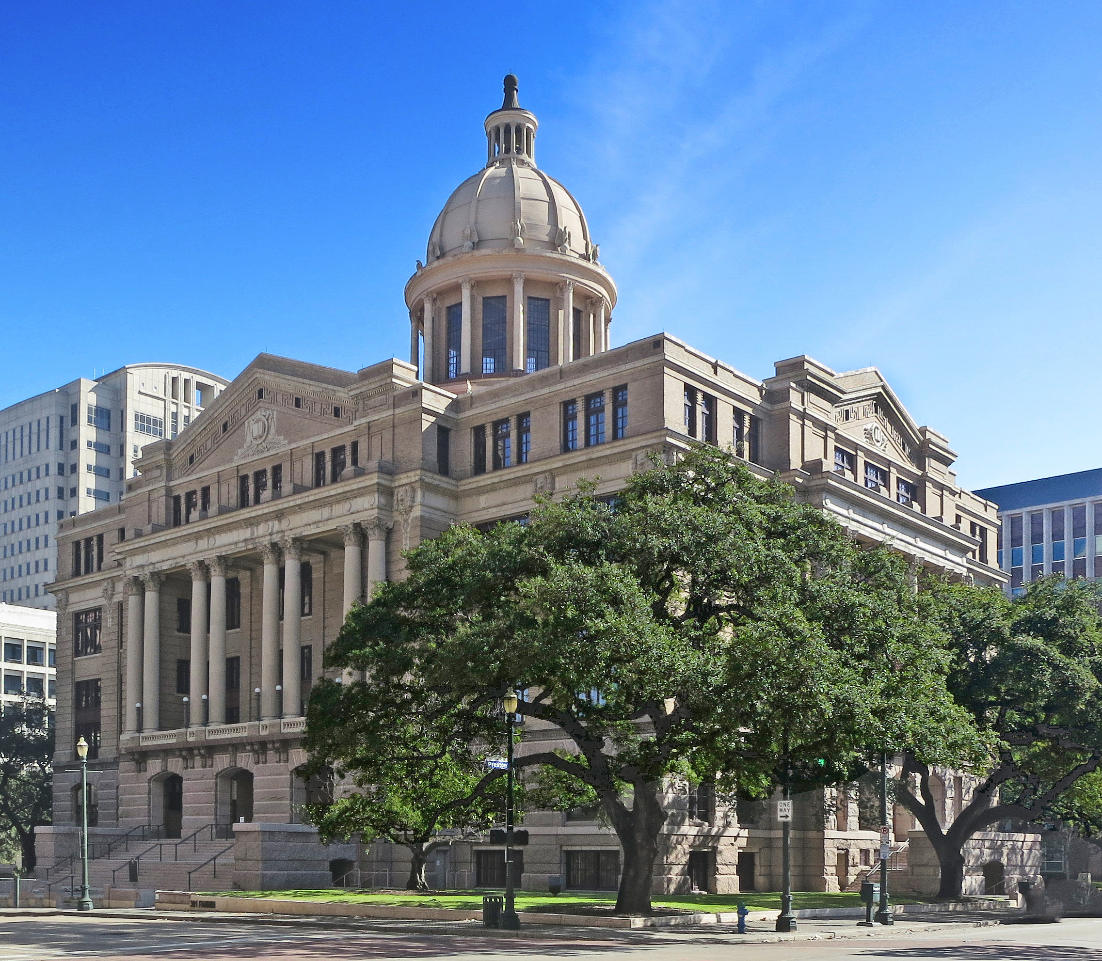 Harris_County_1910_Courthouse_Restored_Houston_Texas.jpg