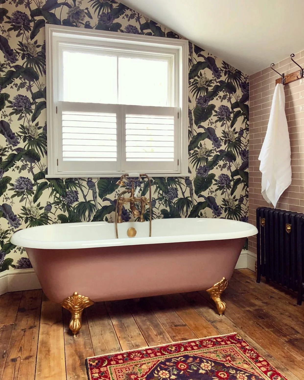Example of cafe style shutters from @renovation_wreck