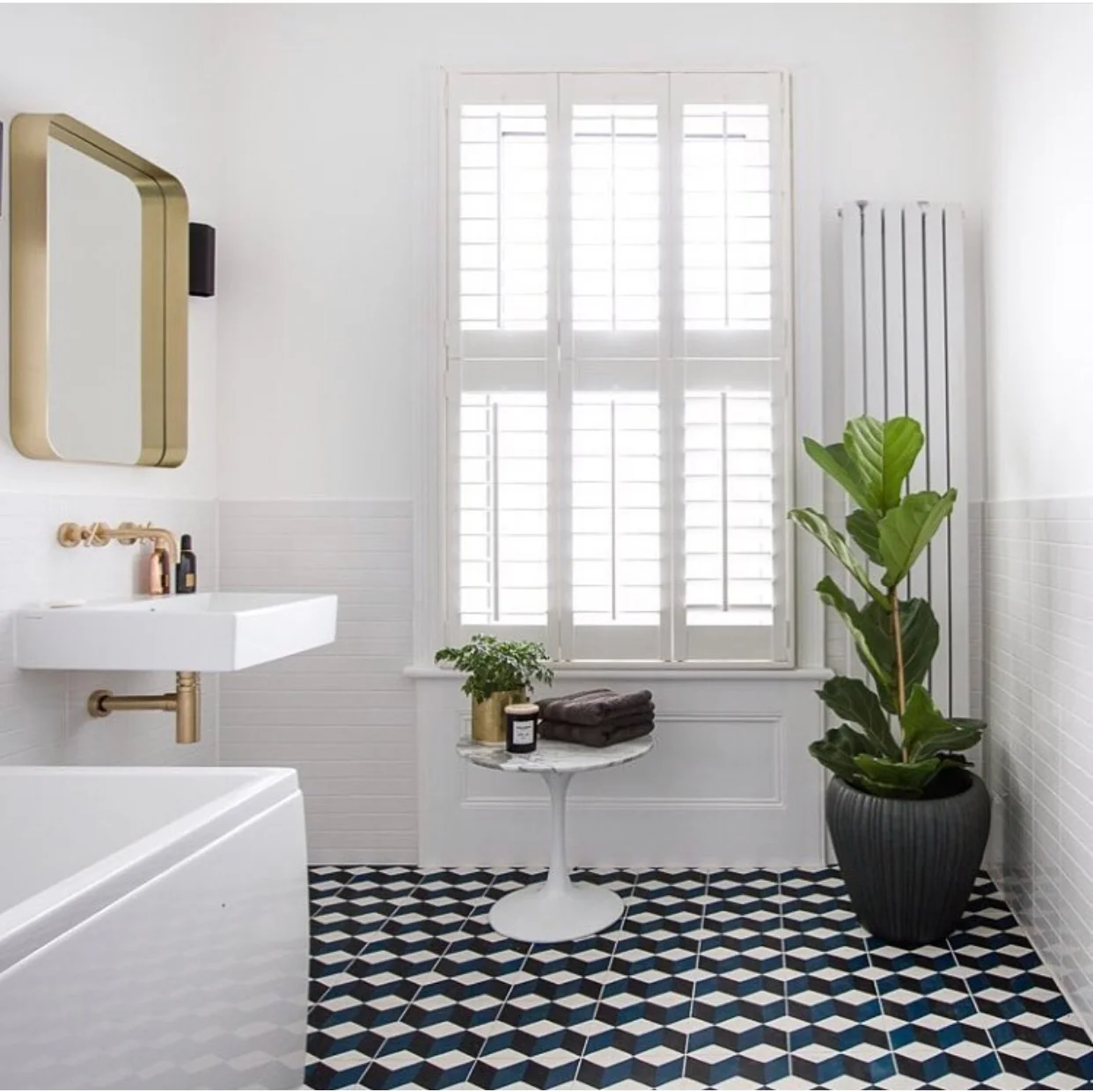 Example of tier on tier shutters by @modernluxeblog www.modernluxe.co.uk