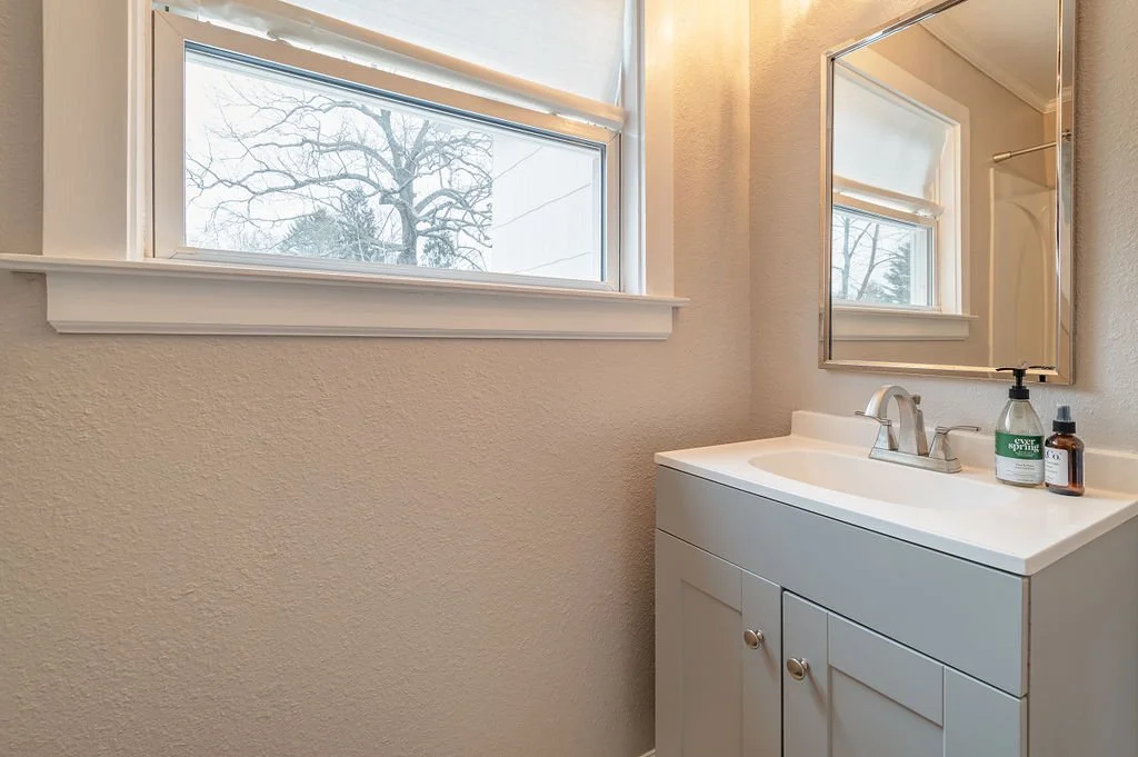 11_92TrotterPlAsheville_Bath_WEB.jpg