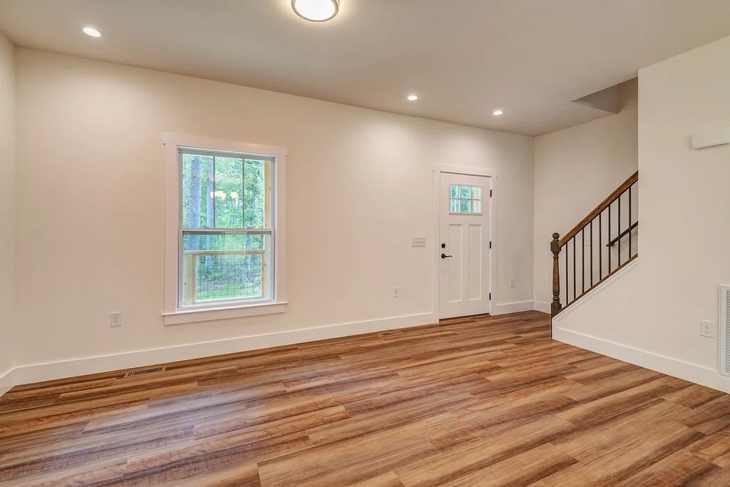 2_240CascadeRidgeRdFairview_LivingRoom1_WEB..jpg