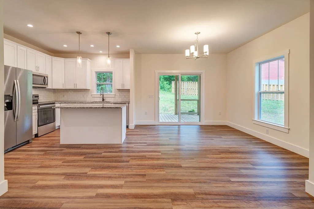6_240CascadeRidgeRdFairview_Kitchen1_WEB..jpg