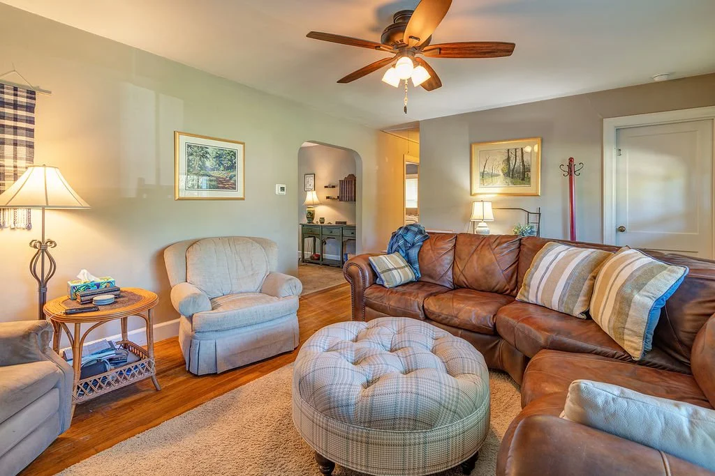 4_26GrandviewPlAsheville_LivingRoom2_WEB.jpg