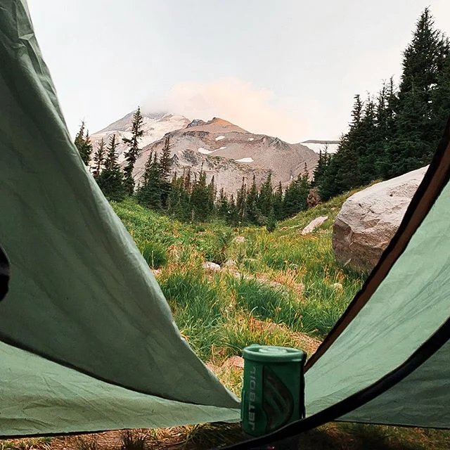 Backcountry Morning Routine🌤:⁣
Wake up, open tent flap, stare at mountains, cook oats, sprinkle with coconut flakes, crack open a weather-worn book. Put off packing out for as long as possible. Maybe doze off again. ⁣
⁣
Alternative backcountry morni