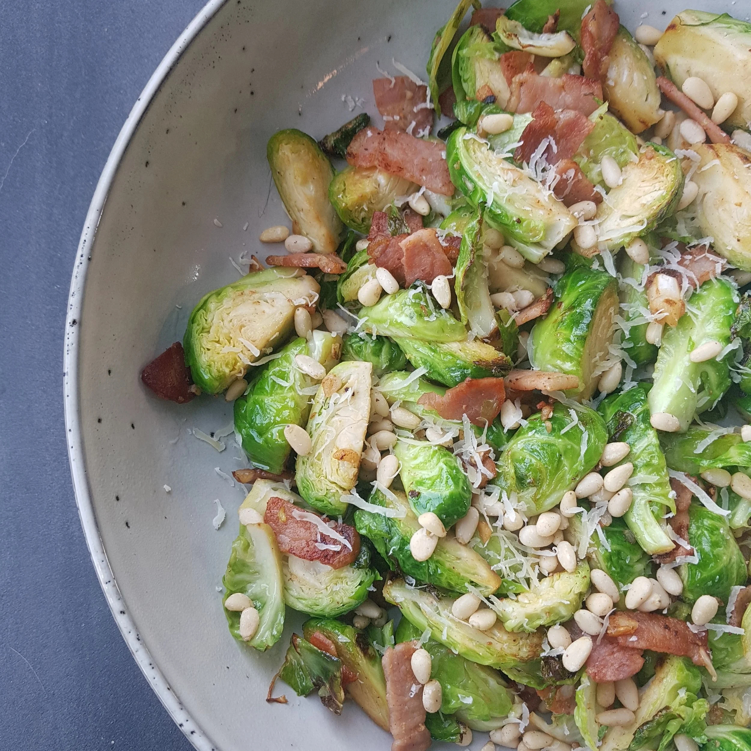 Brussels Sprouts Fried with Bacon and Garlic