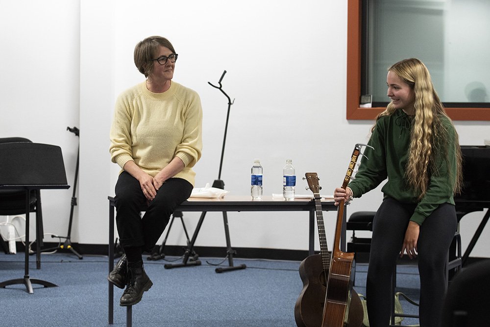 Karine Polwart encourages music students to work together