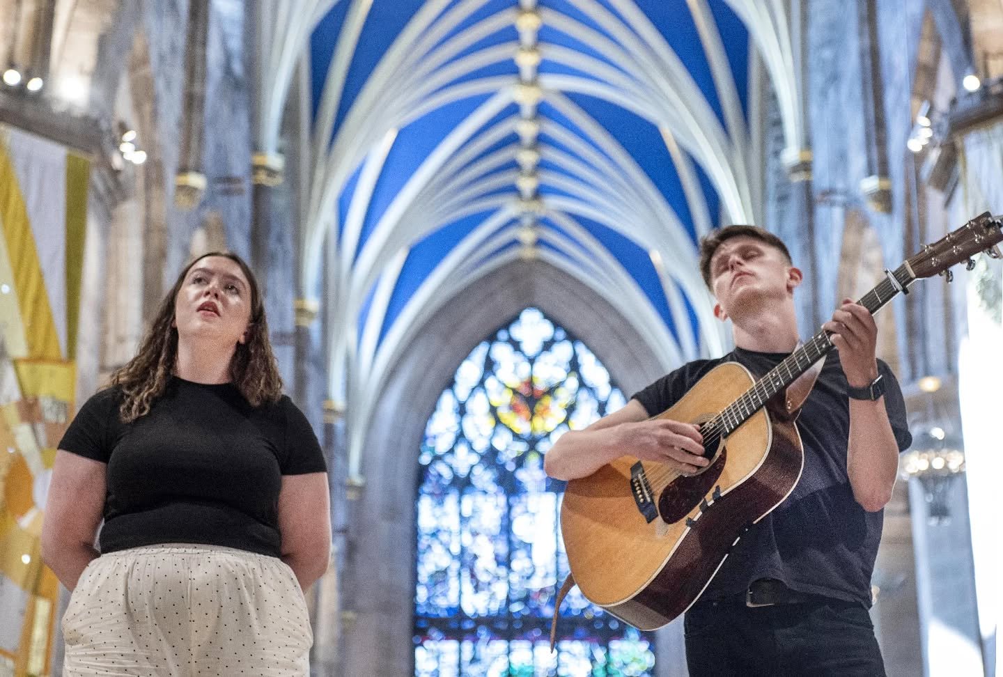 Edinburgh Tradfest performers Ellie Beaton (@elliebeatonsong) and Luc McNally (@lucmcnally) played for visitors to @stgilescathedral earlier this afternoon and the sound was just as sumptuous as the surrounds... 🎶 Thanks to the staff at St Giles for