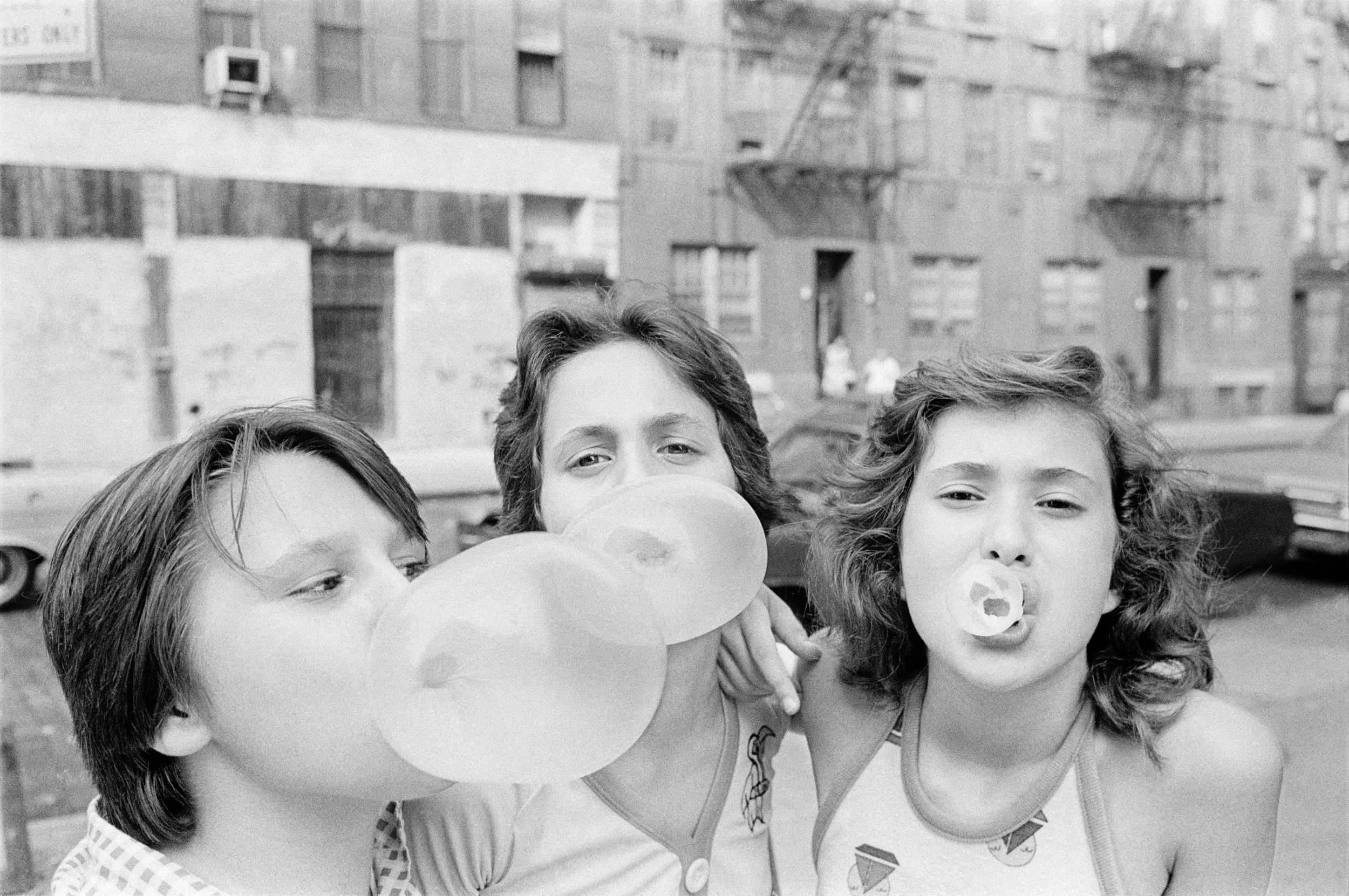 Susan+Meiselas+1976-N-25-13.jpg