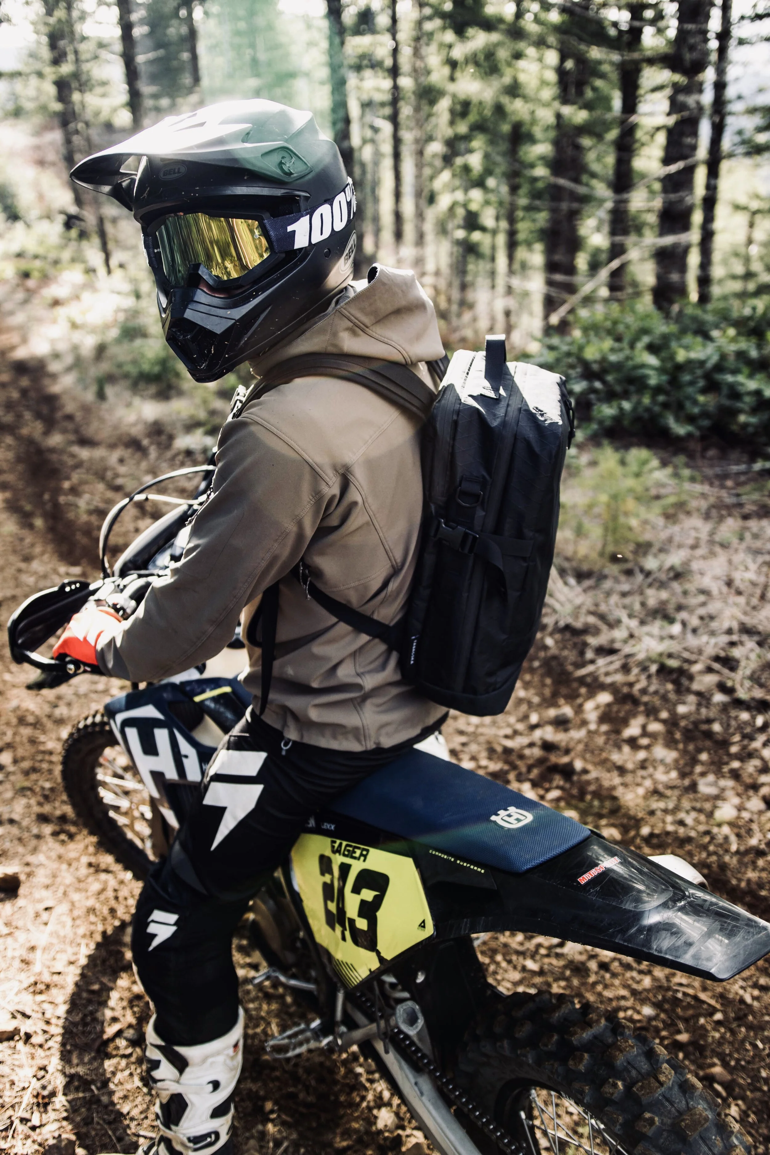 06026B68-F757-4D1C-ACA2-225333126407