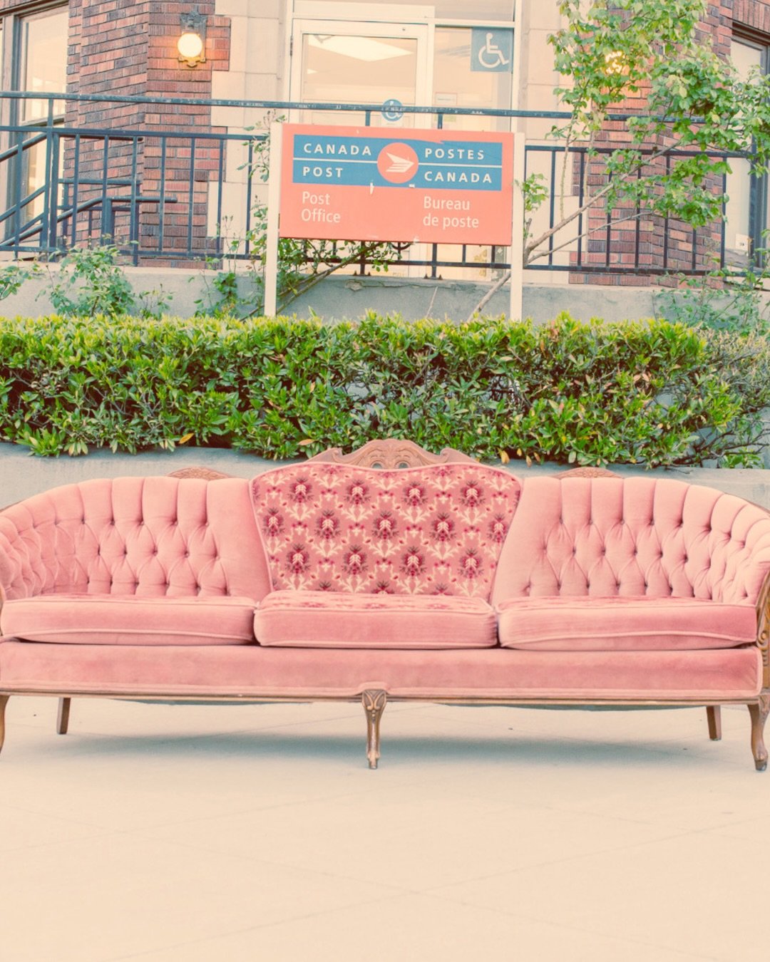 Once upon a time we took the beloved pink couch for a tour of the city! Tonight we&rsquo;re taking you for a tour and testing your knowledge of the city on a scavenger hunt!!!

Meeting at the church at 7pm! 

*were still looking for another driver fo
