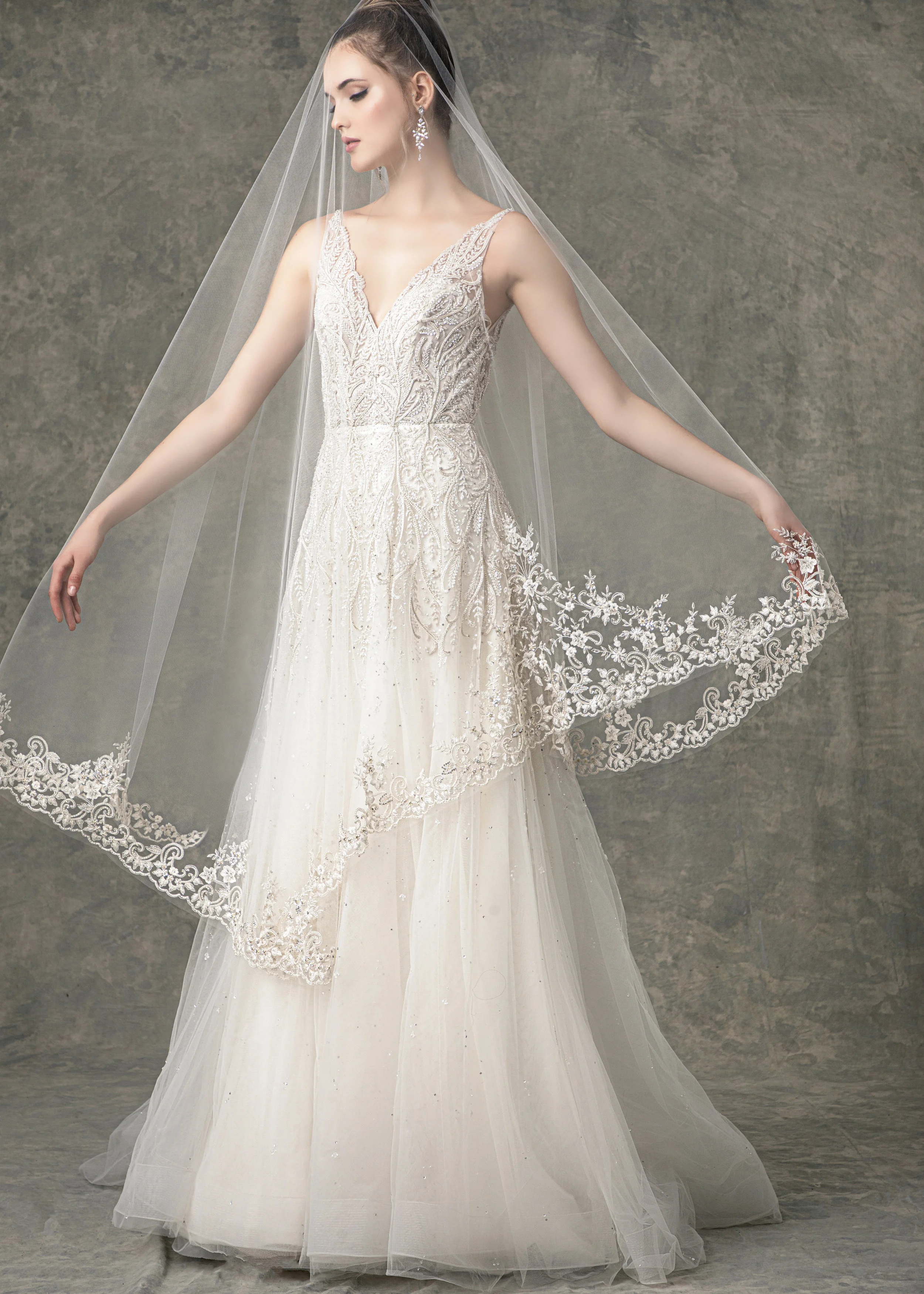 WITH MATCHING VEIL STYLE BV1918 FROM “ BLOSSOM VEILS ”