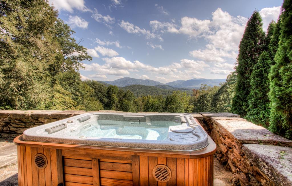 Main Lodge Hot tub