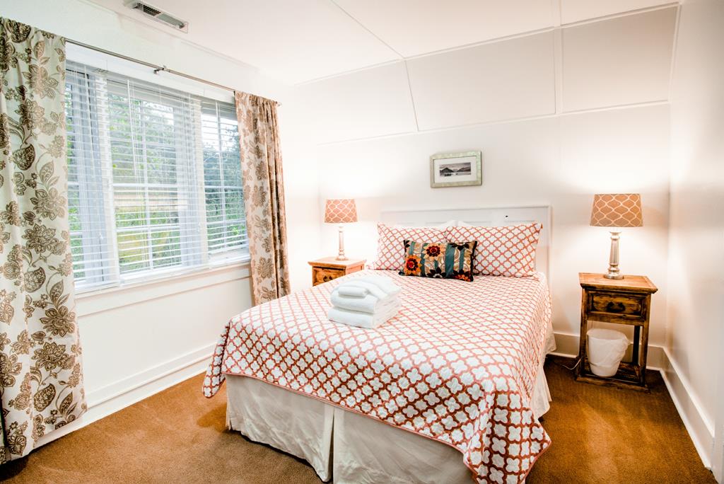 2nd Floor – Guest Room - Queen Bed w/shared Full Bath
