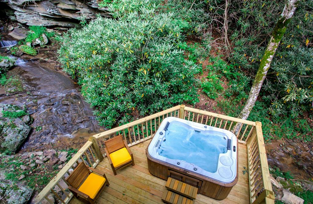 Waterfall Private hot tub!