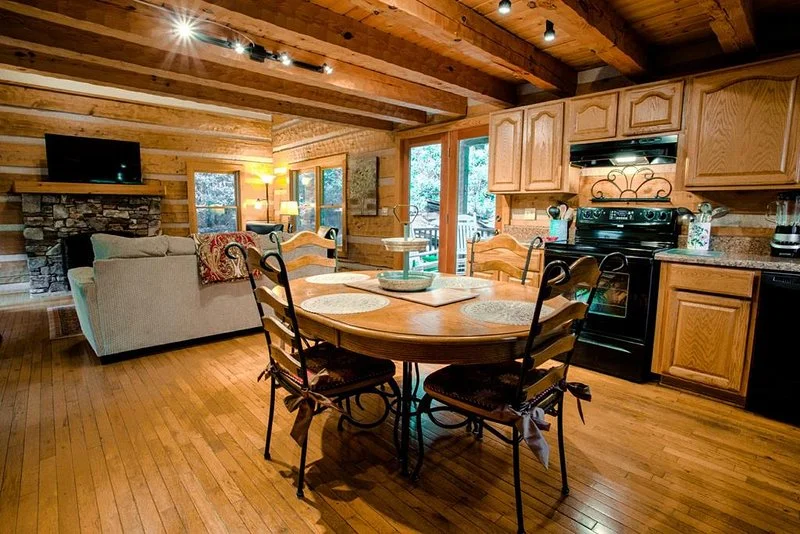 Waterfall: Kitchen/common area