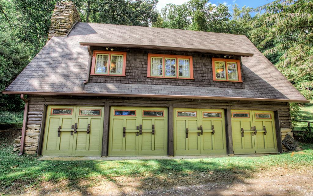 Carriage house